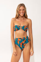Load image into Gallery viewer, Model Front: Rio De Sol Top Top Luma Mavi