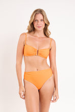 Load image into Gallery viewer, Model Front: Rio De Sol Set Set Bio-Laranjada Sara Amy