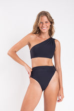 Load image into Gallery viewer, Model Front: Rio De Sol Set Set Nero Zadar