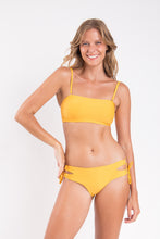 Load image into Gallery viewer, Model Front: Rio De Sol Set Set Solar Bandeau-Reto Madrid
