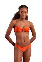 Load image into Gallery viewer, Image 04: Rio De Sol Set Set Paprica Bandeau-Joy Essential