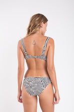 Load image into Gallery viewer, Model Back: Rio De Sol Top Top Collage Amelia