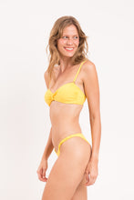 Load image into Gallery viewer, Image 04: Rio De Sol Set Set Amarelo Bandeau-Crispy Cheeky-Crispy