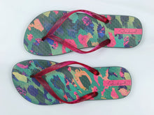 Load image into Gallery viewer, Product Front: Rio De Sol Flip-Flop Wilds Slim