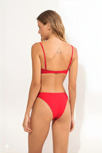 Load image into Gallery viewer, Model Back: Wednesday In Hawaii By Rio De Sol Top Top Hibiscus Shell
