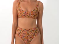 Load and play video in Gallery viewer, Video: Rio De Sol Bottom Bottom Bouquet Hotpants
