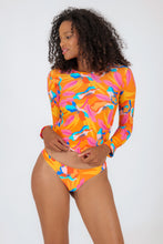 Load image into Gallery viewer, Top Orange-Bloom Rash-Guard
